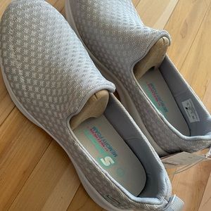 Sketchers memory foam sneakers size 7 1/2